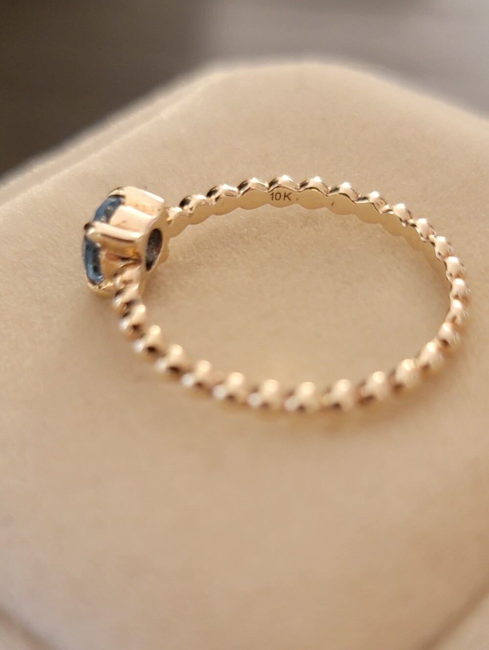 10K Yellow Gold, Blue Topaz, Beaded Solitaire Ring, Size 7 - Picture 4 of 9